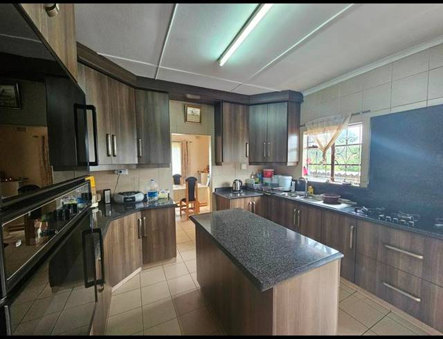 4 BEDROOM HOUSE FOR SALE IN RIET RIVER